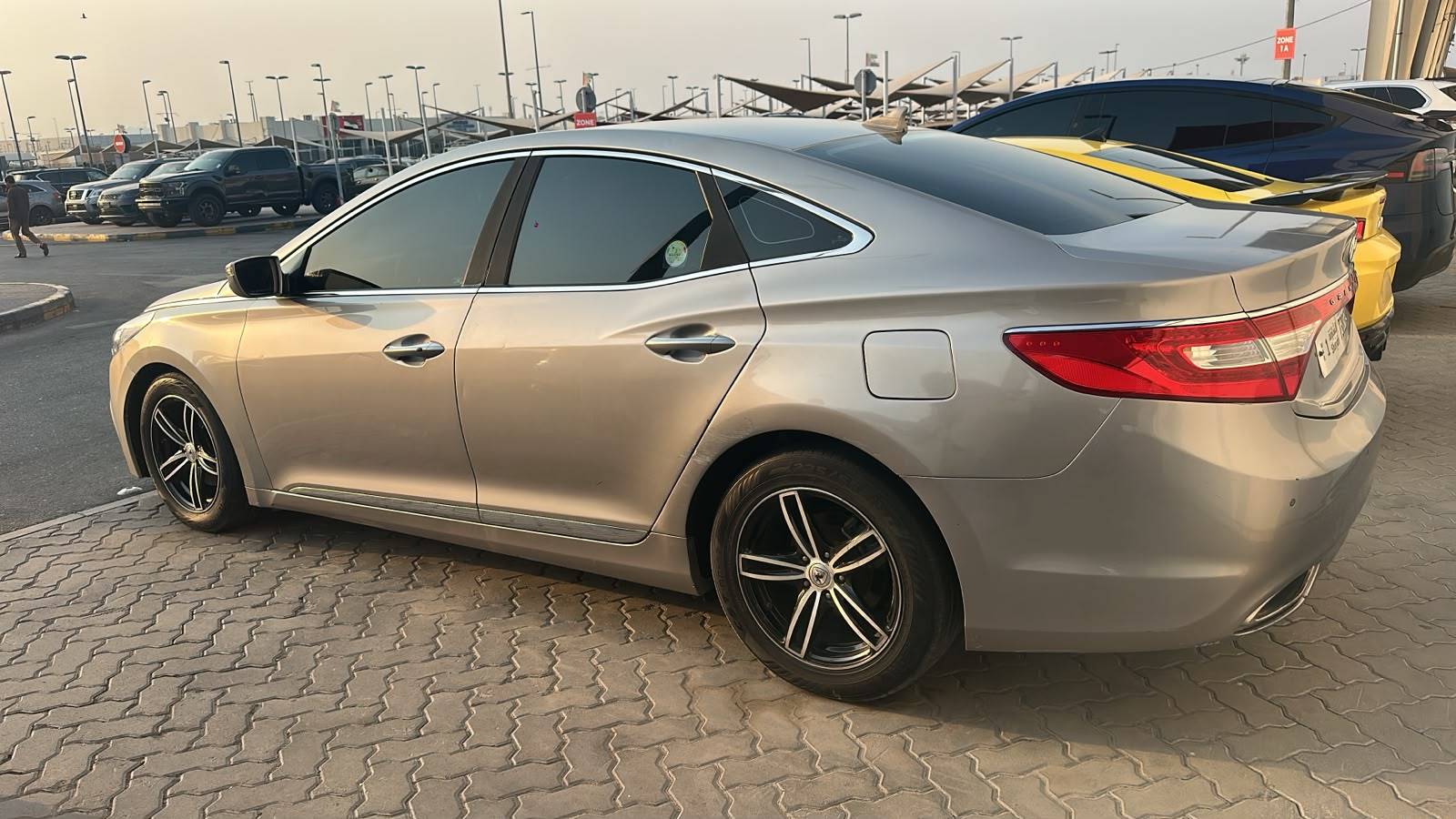 2012 HYUNDAI GRANDEUR — 238845 KM — Lot CA200644 — Souq - Marhaba Auctions Used Cars - Image 6