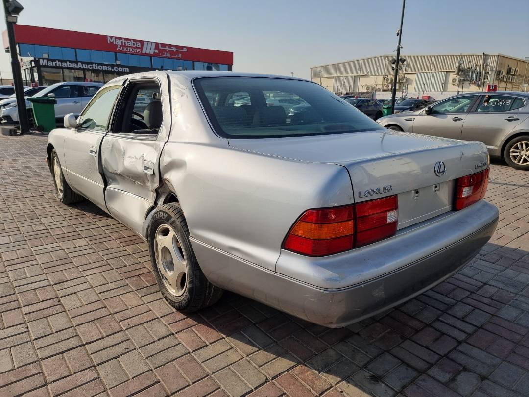 1999 LEXUS LS 400 — 166456 Miles — Lot 1325487 — Ind. 12 - Marhaba Auctions Used Cars - Image 5