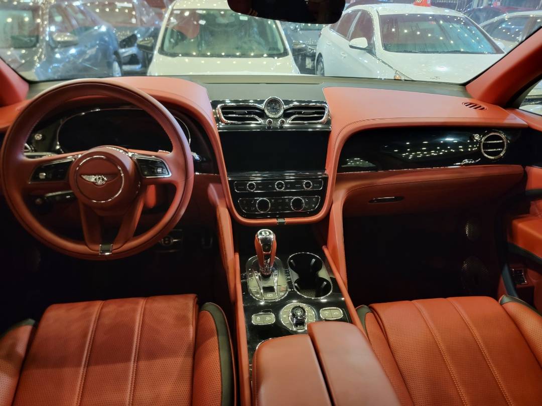 2021 BENTLEY BENTAYGA — 8850 Miles — Lot 37548686 - Marhaba Auctions Used Cars - Image 4