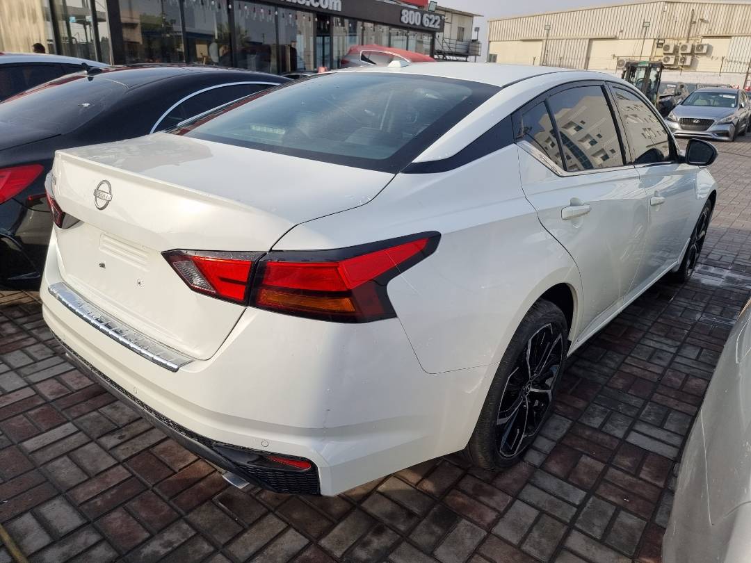 2023 NISSAN ALTIMA — 8421 KM — Lot 215487 — Main - Marhaba Auctions Used Cars - Image 5