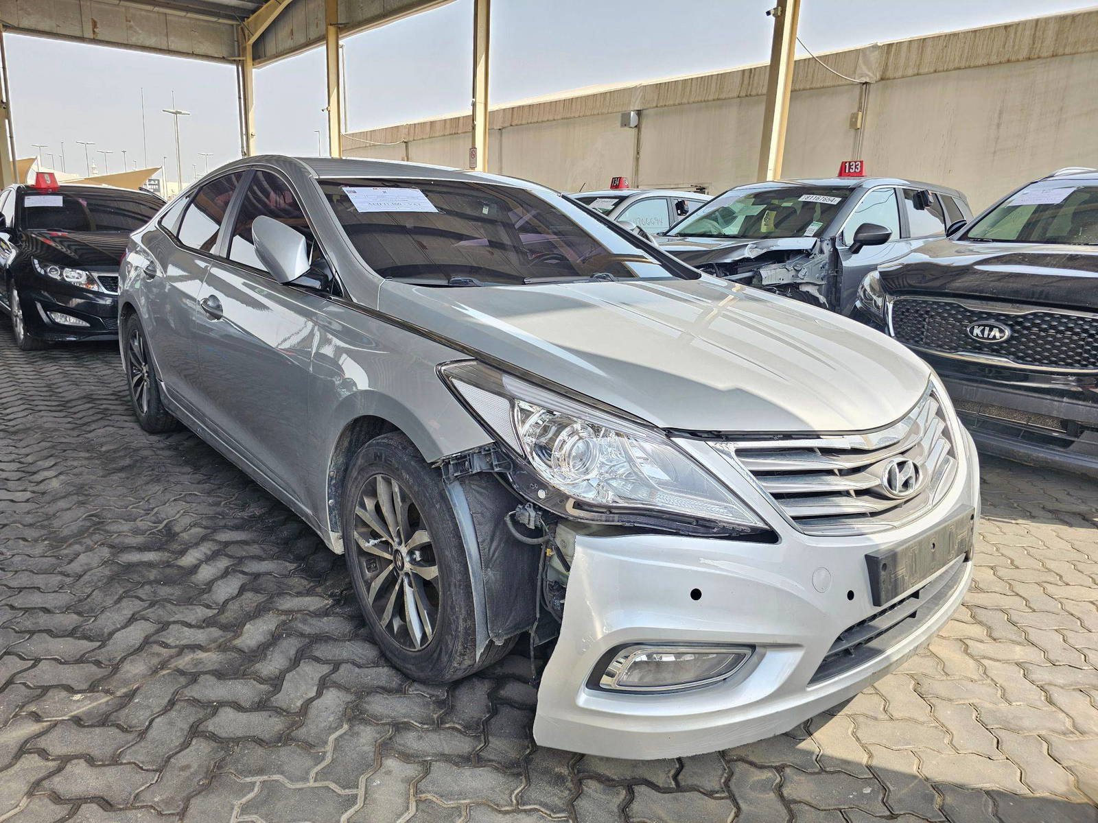 2012 HYUNDAI GRANDEUR — 217011 KM — Lot 103868 — Souq - Marhaba Auctions Used Cars - Image 4