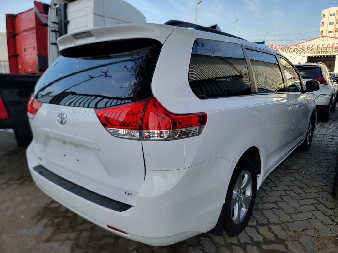 2014 TOYOTA SIENNA — 118816 Miles — Lot 0ES510913 — Main - Marhaba Auctions Used Cars - Image 4