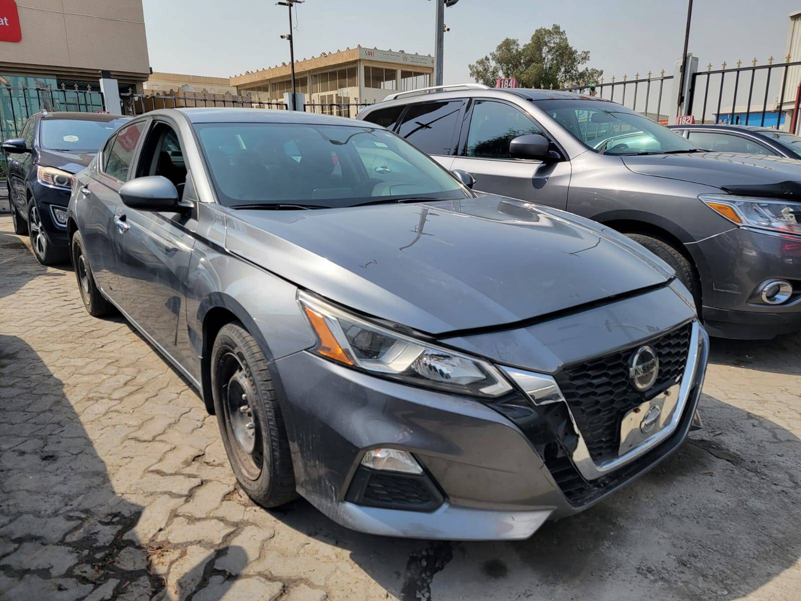 Nissan Altima 2019 view 2