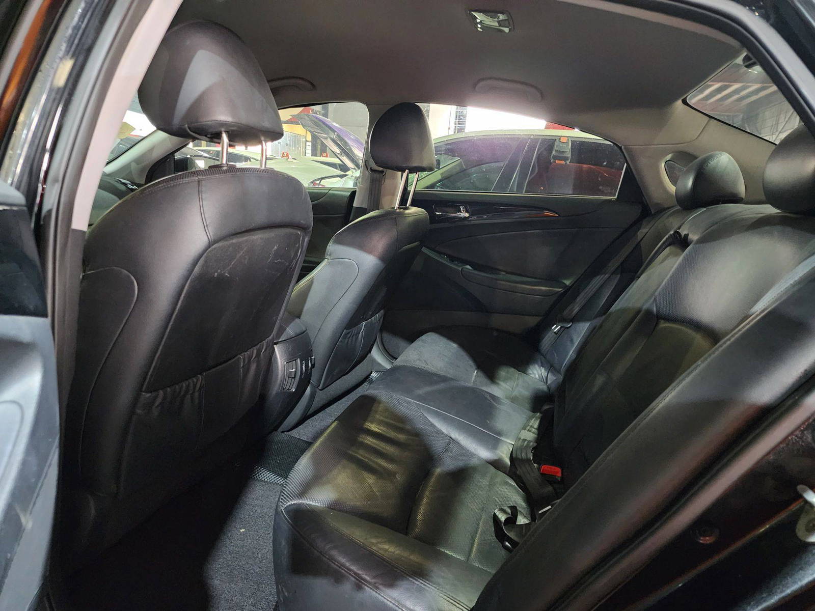 2010 HYUNDAI SONATA — 182946 KM — Lot 017374 — Al Quoz - Marhaba Auctions Used Cars - Image 7