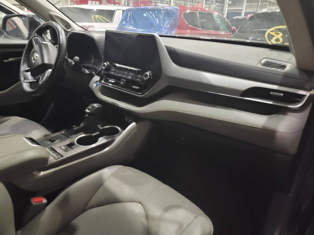 2021 TOYOTA HIGHLANDER — 69045 Miles — Lot 72376063 - Marhaba Auctions Used Cars - Image 8