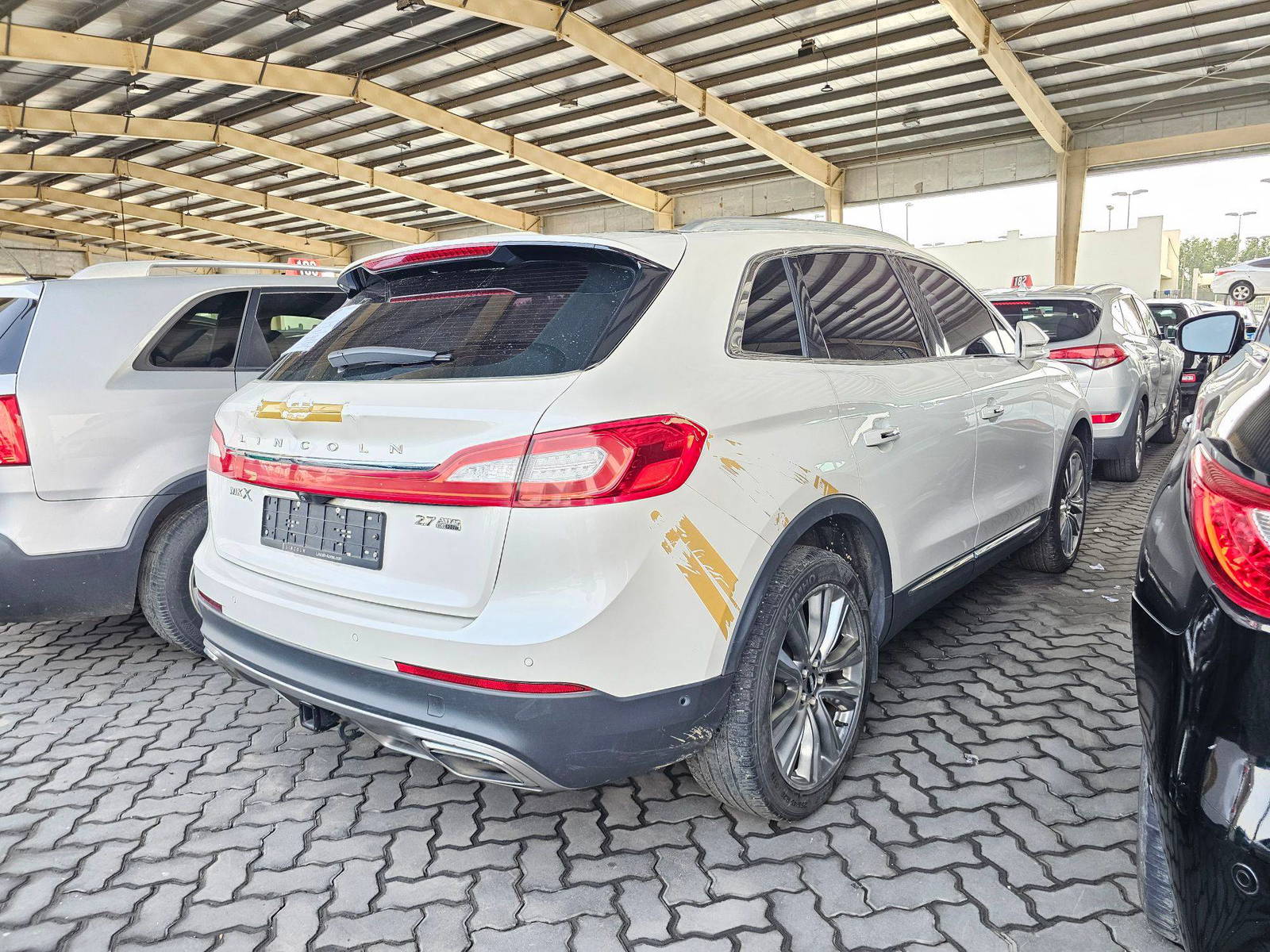 2016 LINCOLN MKX — 208584 KM — Lot L67650 — Souq - Marhaba Auctions Used Cars - Image 3