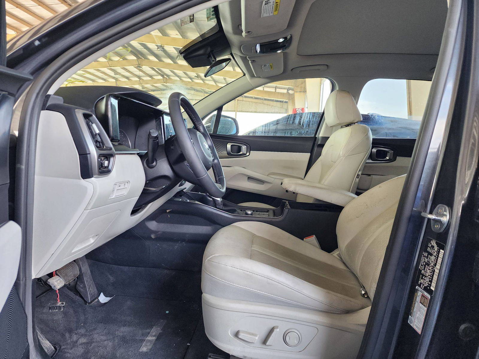 2021 KIA SORENTO — 28323 Miles — Lot 7MG062717 — Souq - Marhaba Auctions Used Cars - Image 9