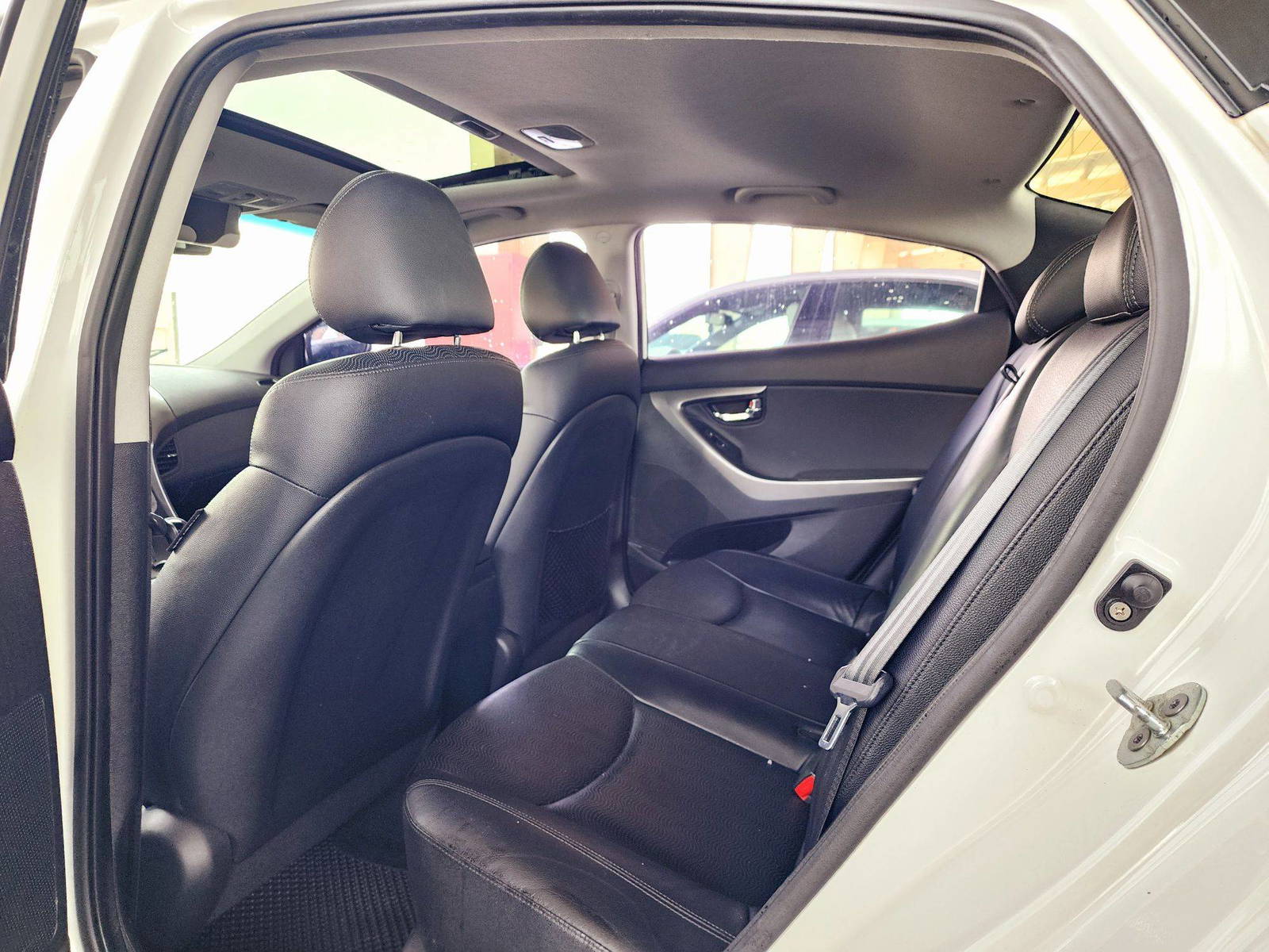 2011 HYUNDAI AVANTE — 118186 KM — Lot 041753 — Souq - Marhaba Auctions Used Cars - Image 6