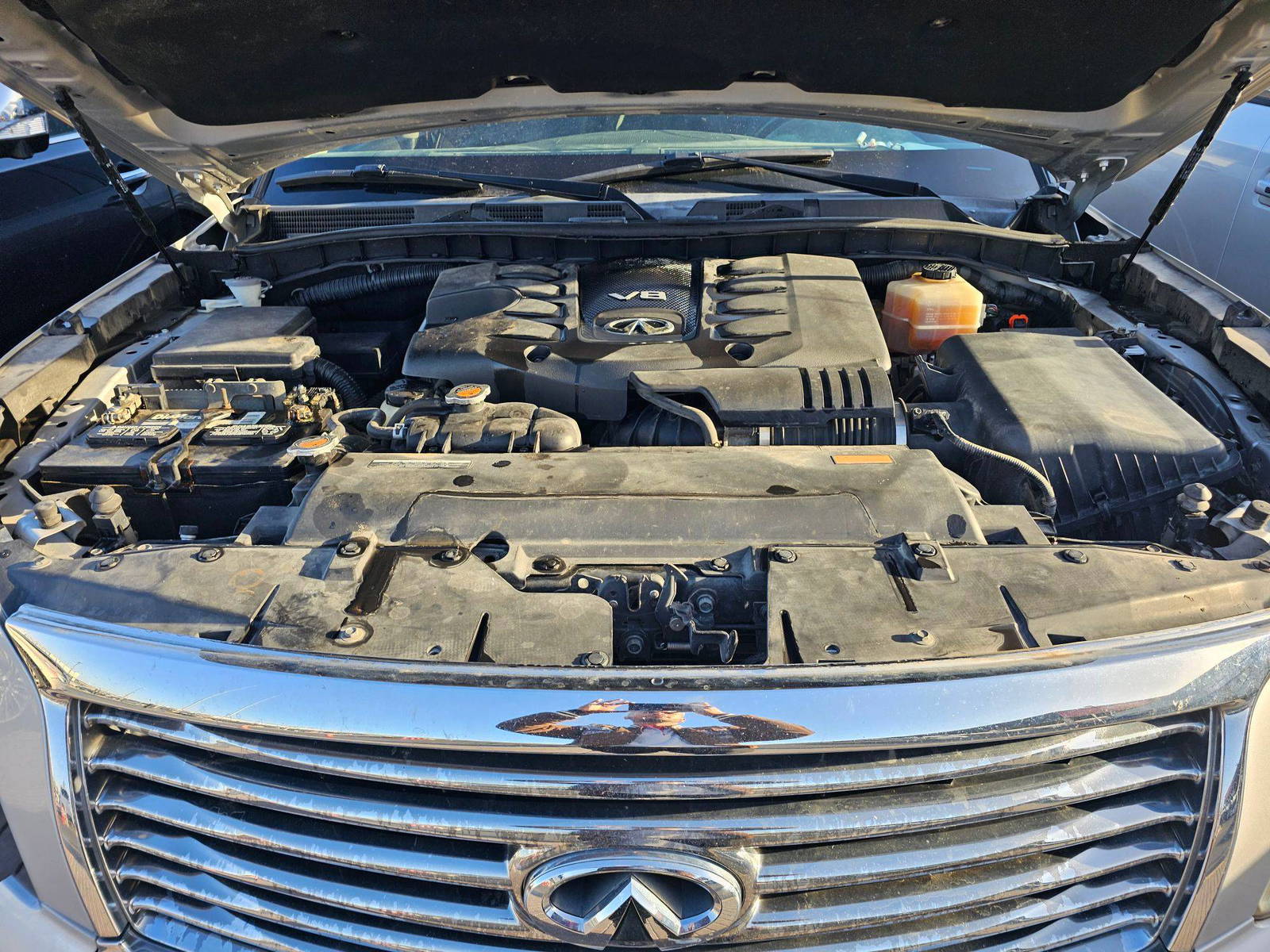 2014 INFINITI QX80 — 196354 Miles — Lot E6E9063153 — Souq - Marhaba Auctions Used Cars - Image 11