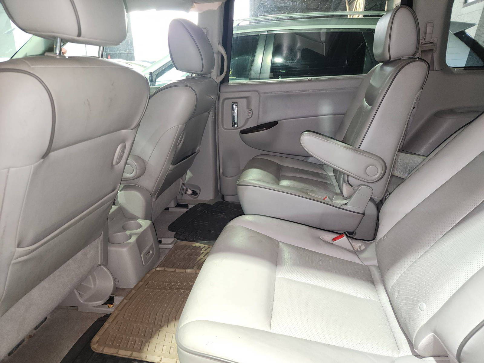 2011 NISSAN QUEST — 184129 Miles — Lot B9005018 — Al Quoz - Marhaba Auctions Used Cars - Image 7