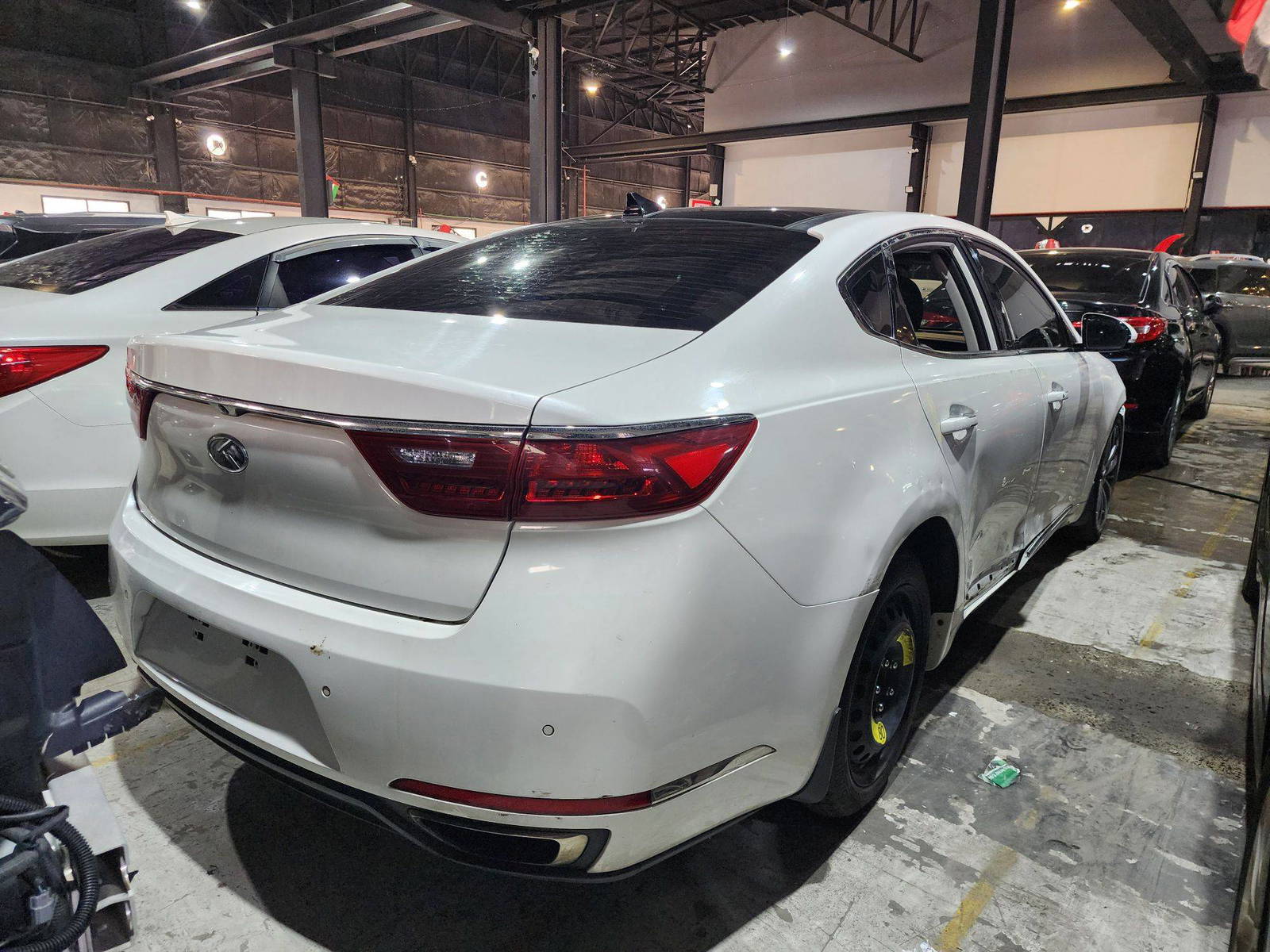 2017 KIA CADENZA — 111813 Miles — Lot 5090166 — Al Quoz - Marhaba Auctions Used Cars - Image 6