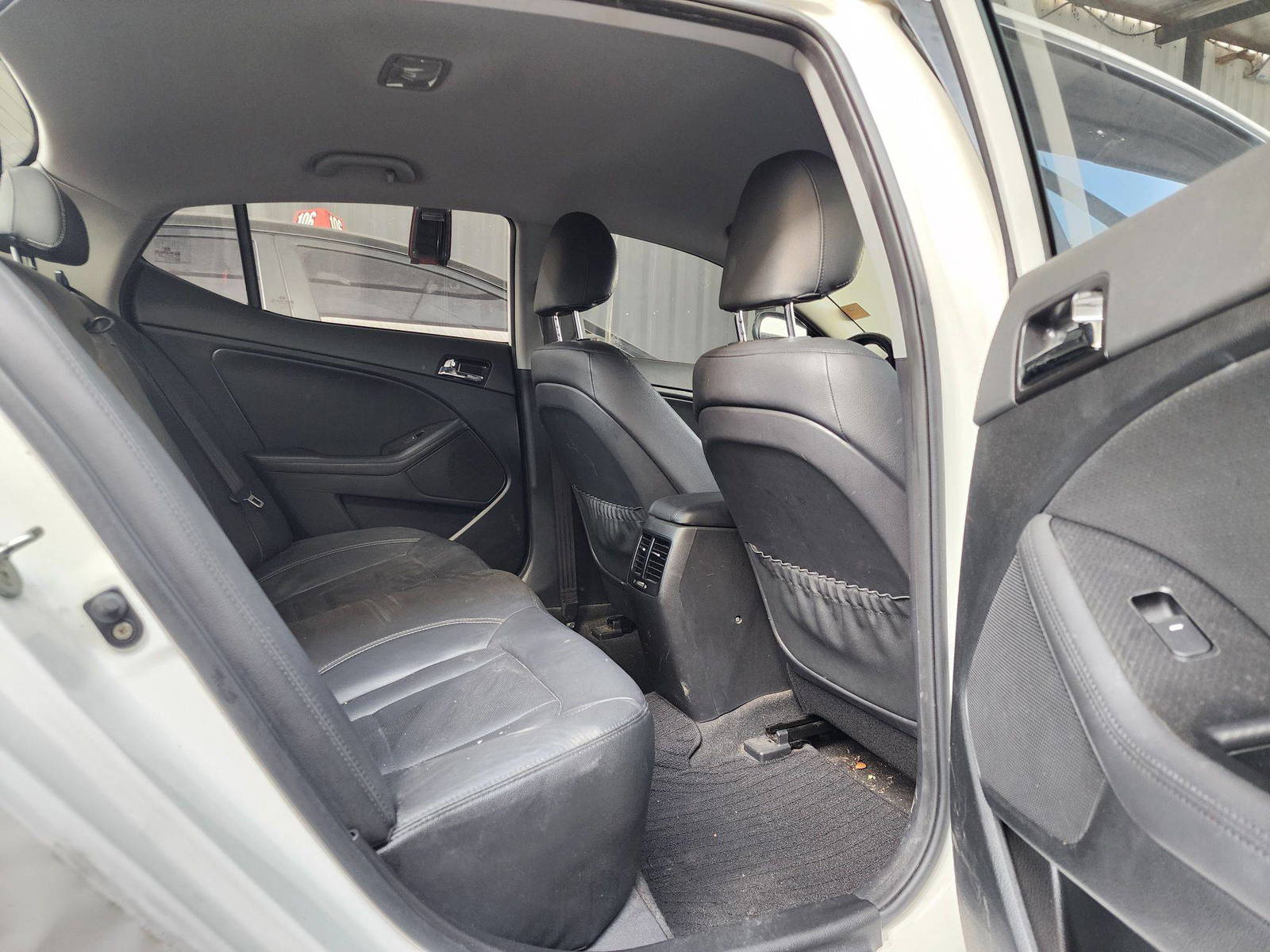 2013 KIA K5 — 261310 KM — Lot 015966 — Al Quoz - Marhaba Auctions Used Cars - Image 7