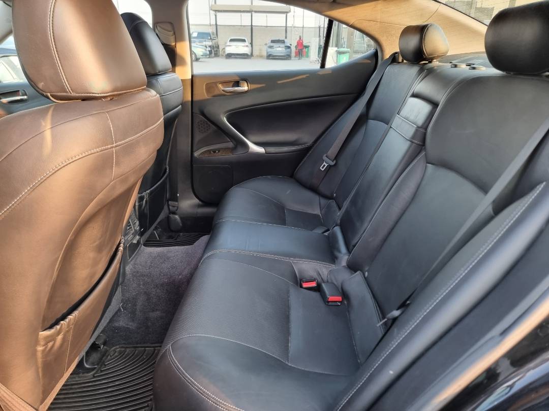 2010 LEXUS IS 250 — 188516 Miles — Lot 58556844 — Souq - Marhaba Auctions Used Cars - Image 6