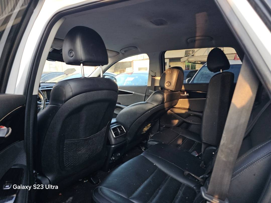 2019 KIA SORENTO — 140991 Miles — Lot 3212357 — Souq - Marhaba Auctions Used Cars - Image 9