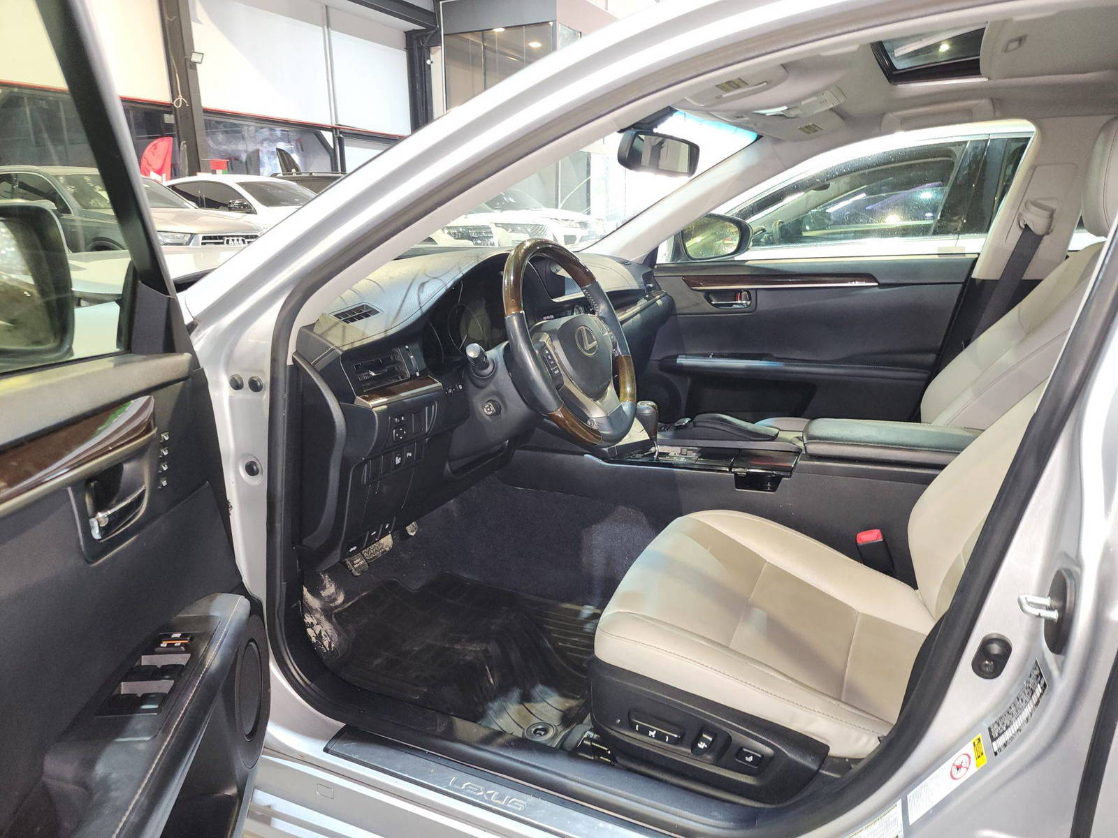 2013 LEXUS ES 350 — 152537 Miles — Lot 2004383 — Main - Marhaba Auctions Used Cars - Image 9