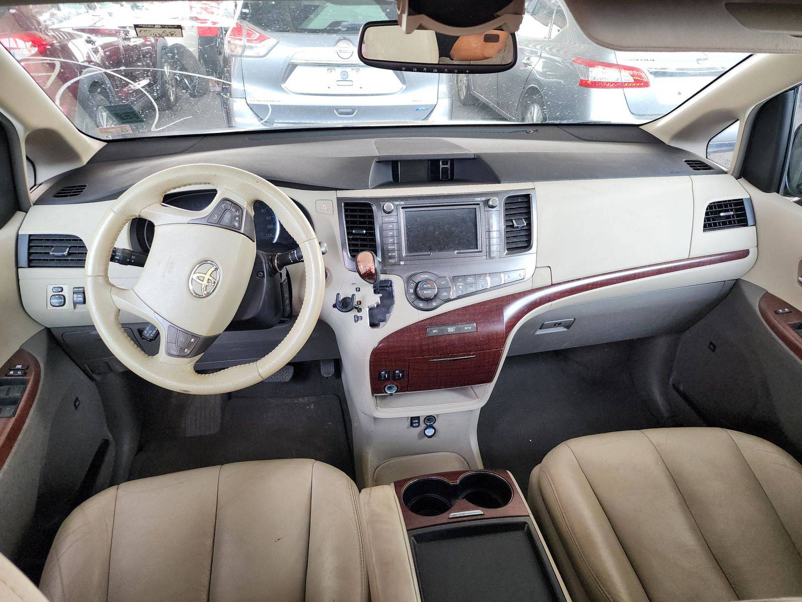 2011 TOYOTA SIENNA — 142781 Miles — Lot 52631154 — Souq - Marhaba Auctions Used Cars - Image 7