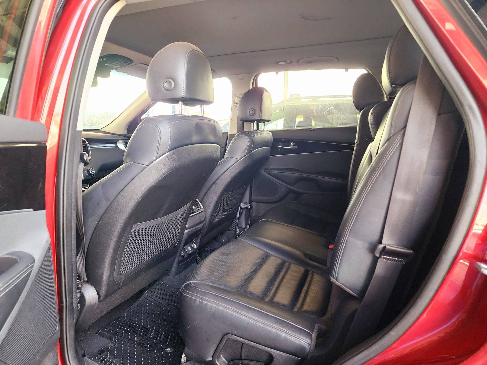2018 KIA SORENTO — 68930 Miles — Lot 52470624 — Souq - Marhaba Auctions Used Cars - Image 6