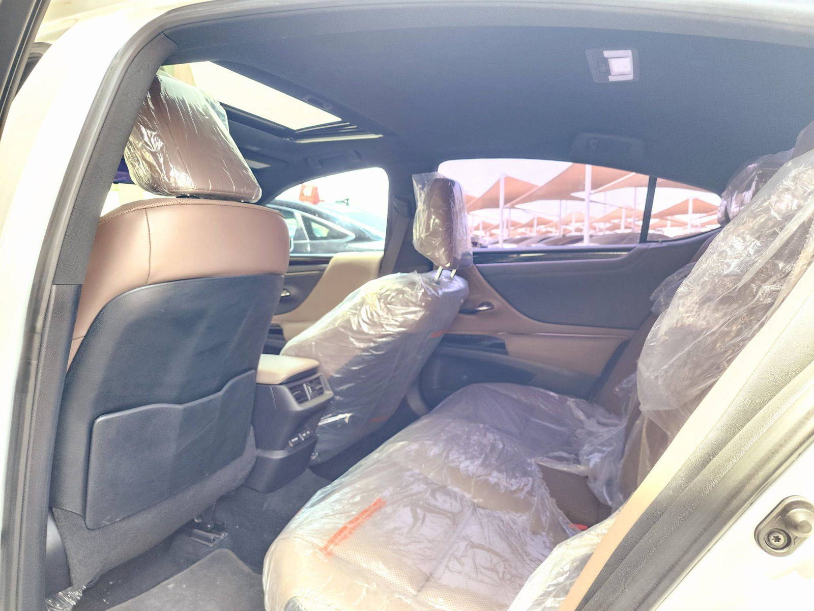 LEXUS ES 300H 2022 - Marhaba Auction Used Cars - Image 6