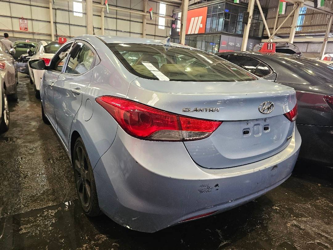 HYUNDAI ELANTRA