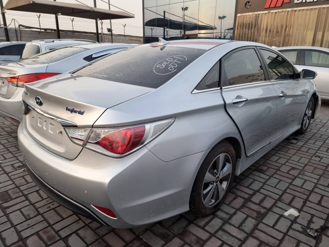 HYUNDAI SONATA 2012 - Marhaba Auction Used Cars - Image 4