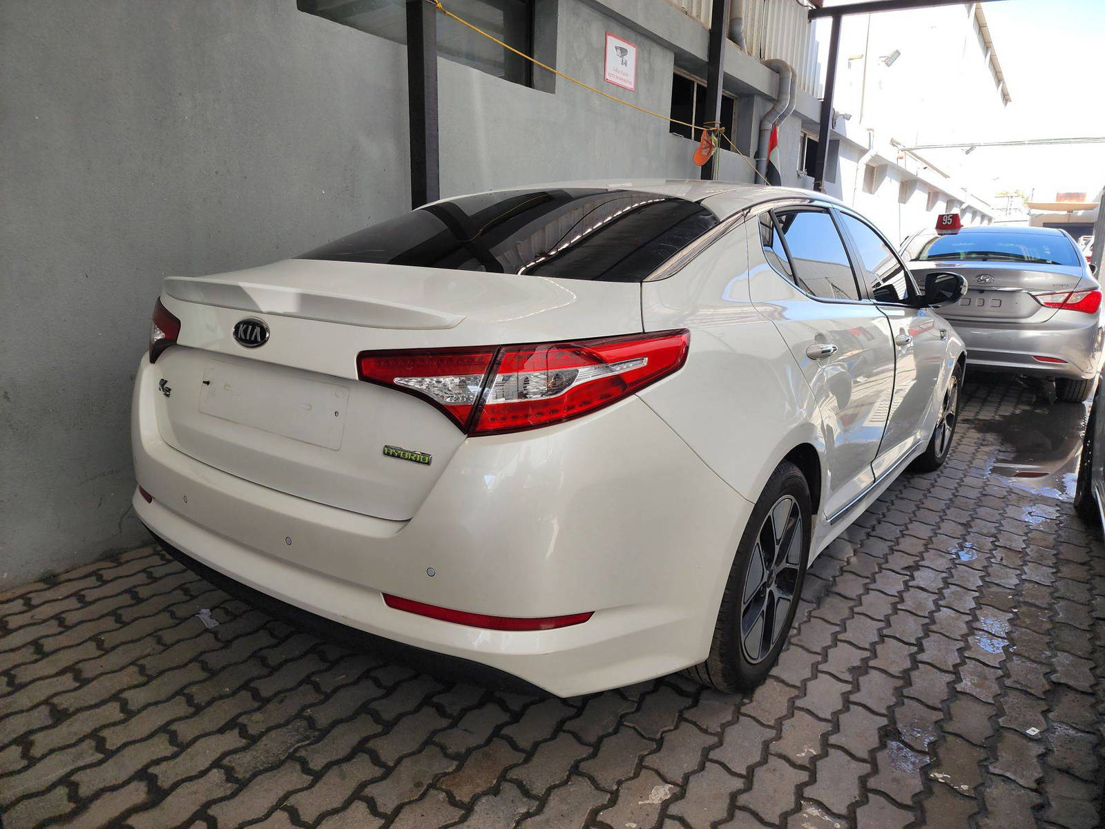 2012 KIA K5 — 193223 KM — Lot 010117 — Al Quoz - Marhaba Auctions Used Cars - Image 5