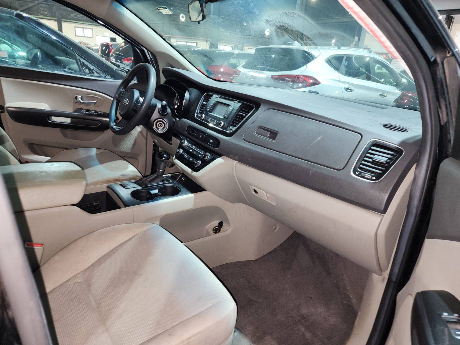 2017 KIA SEDONA — 177353 Miles — Lot 48844994 — Al Quoz - Marhaba Auctions Used Cars - Image 8