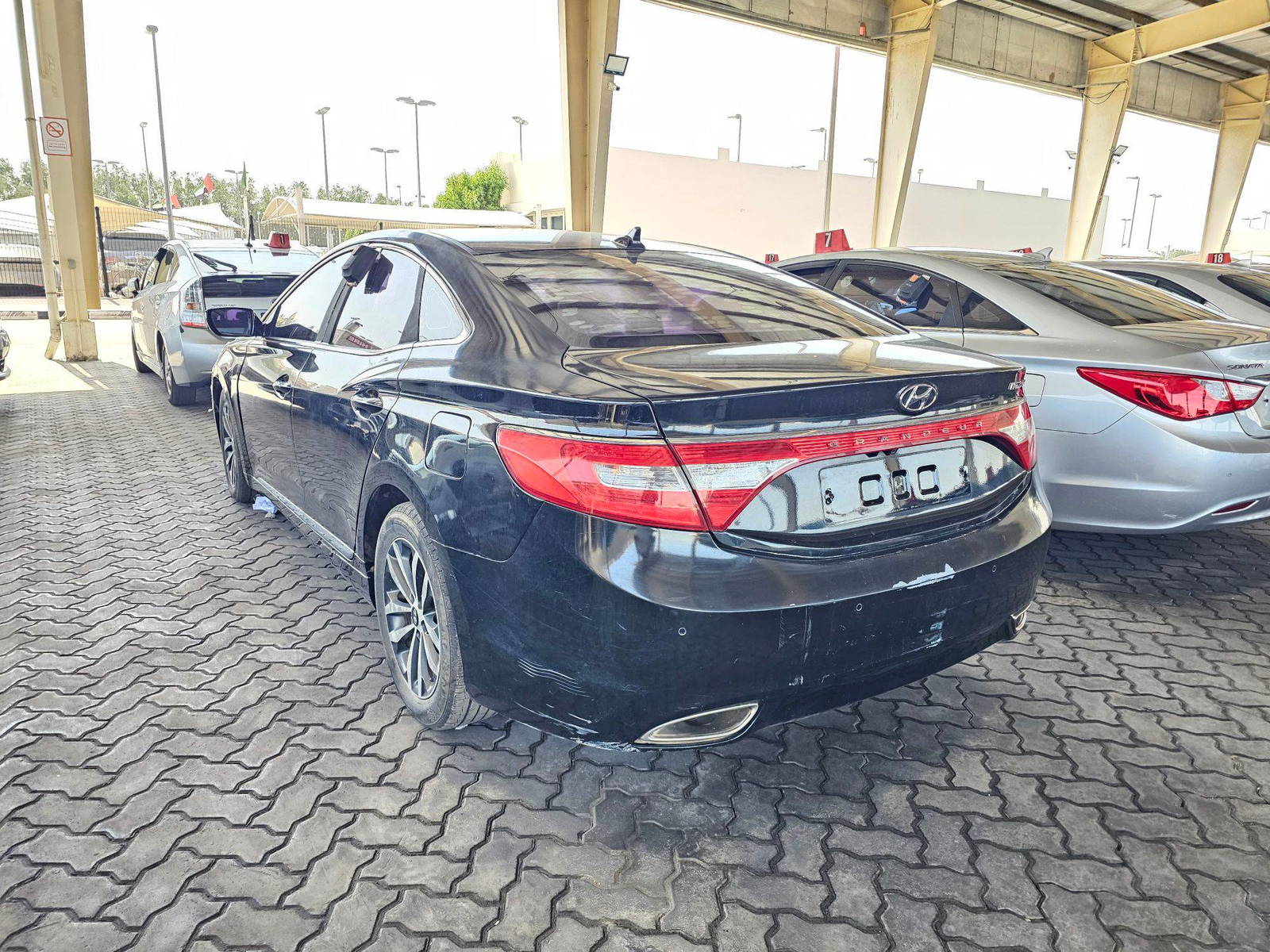 HYUNDAI GRANDEUR 2011 - Marhaba Auction Used Cars - Image 4