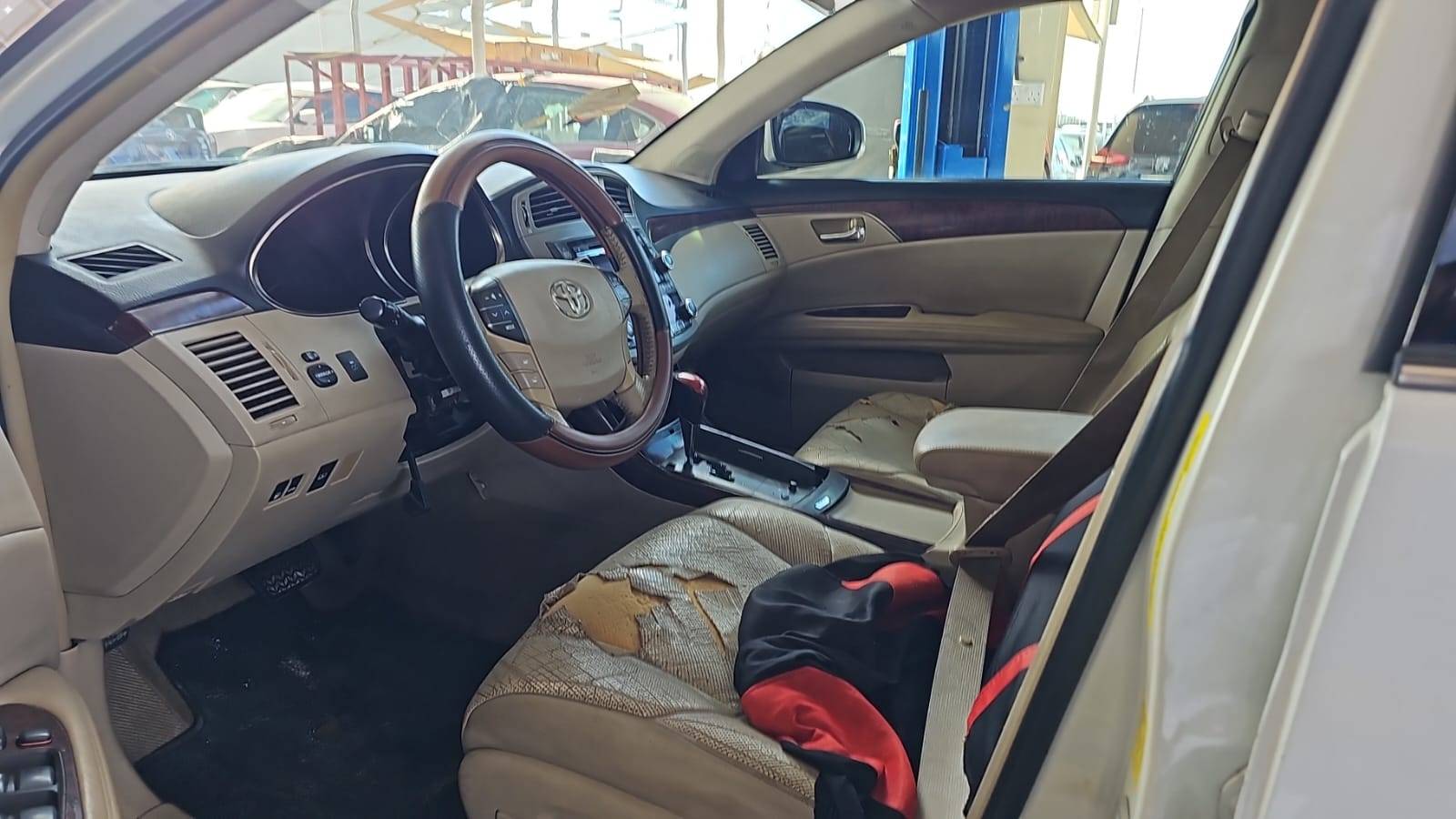 2011 TOYOTA AVALON — 216278 Miles — Lot 5023287 — Souq - Marhaba Auctions Used Cars - Image 6