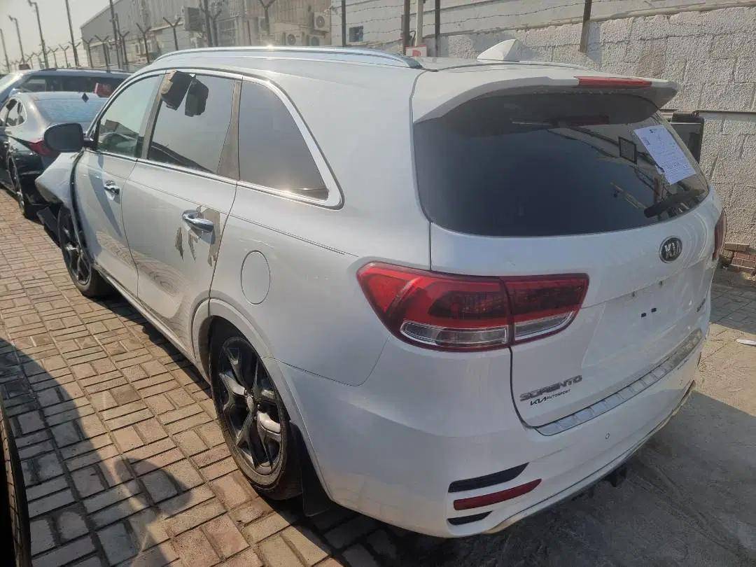 2016 KIA SORENTO — 149817 Miles — Lot 128946 — Ind. 12 - Marhaba Auctions Used Cars - Image 3