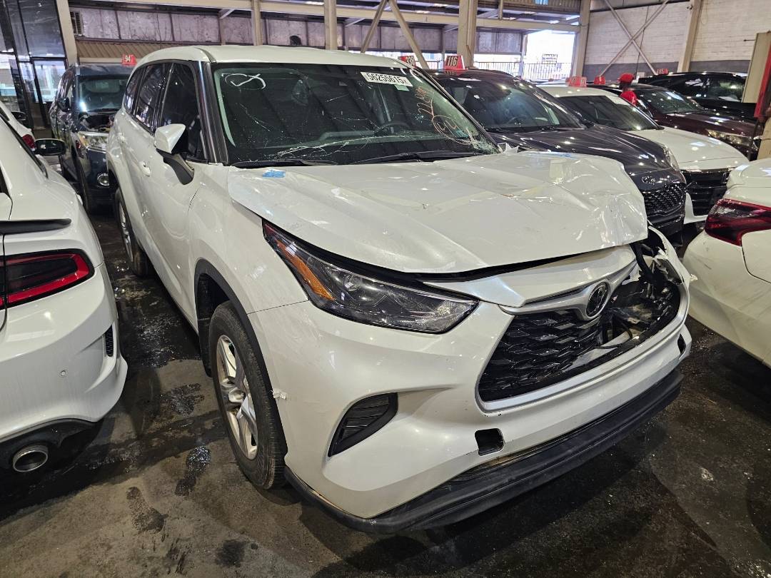 2022 TOYOTA HIGHLANDER — 39105 Miles — Lot 56255615 — Main - Marhaba Auctions Used Cars - Image 11