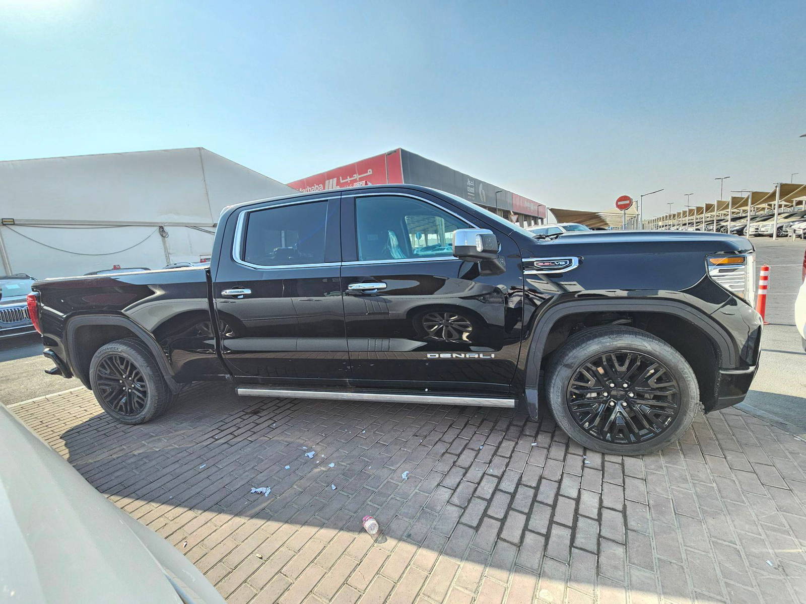 2022 GMC SIERRA — 72959 KM — Lot LXNZ541416 — Souq - Marhaba Auctions Used Cars - Image 4