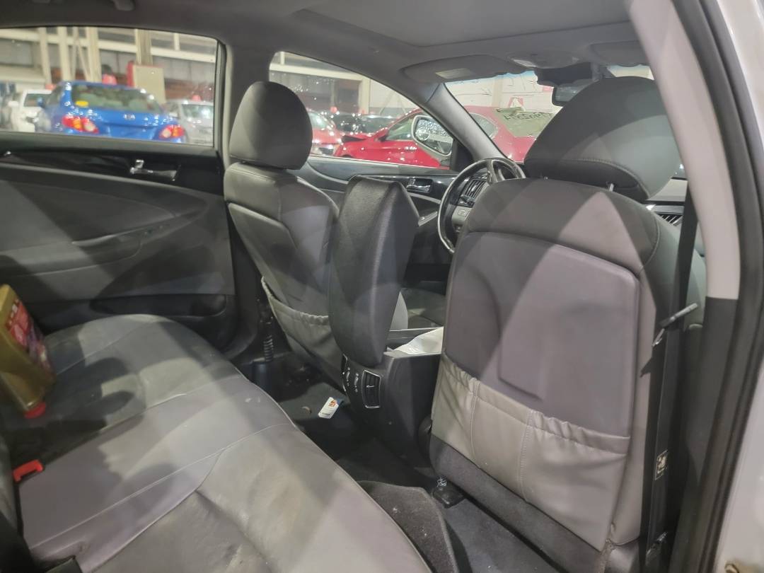 2012 HYUNDAI SONATA — 174385 Miles — Lot 37962374 - Marhaba Auctions Used Cars - Image 5