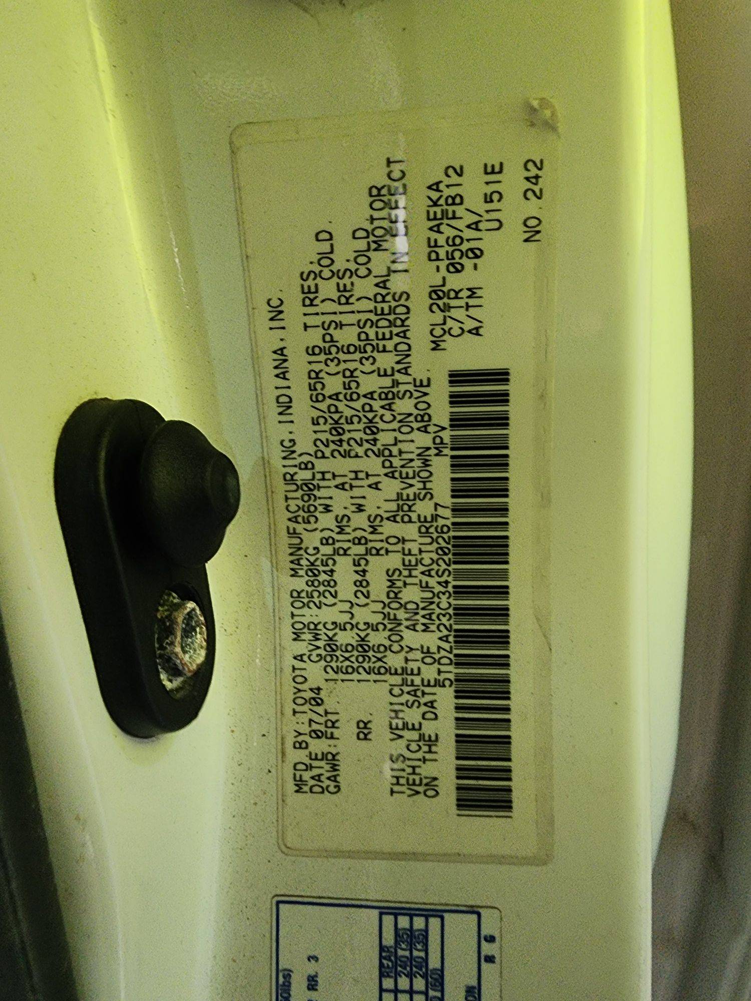 2004 TOYOTA SIENNA — 252120 Miles — Lot 70312234 — Al Quoz - Marhaba Auctions Used Cars - Image 10