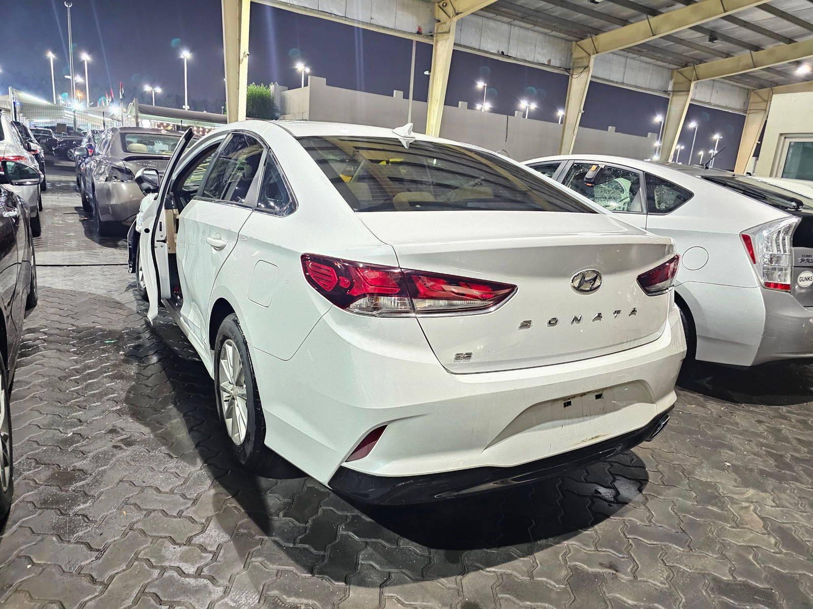 2018 HYUNDAI SONATA — 119758 Miles — Lot H675265 — Souq - Marhaba Auctions Used Cars - Image 4