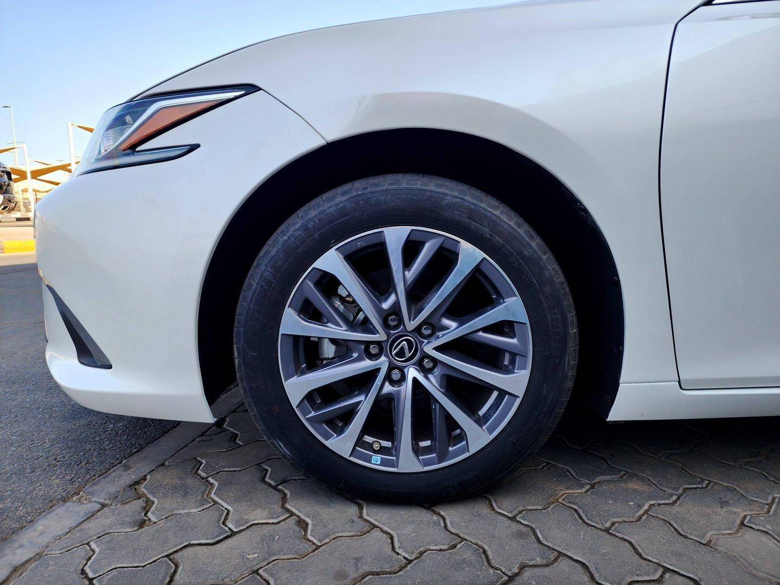 2022 LEXUS ES 300H — 51286 KM — Lot 68013343 — Souq - Marhaba Auctions Used Cars - Image 13