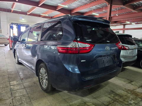 2015 TOYOTA SIENNA at Marhaba Auctions