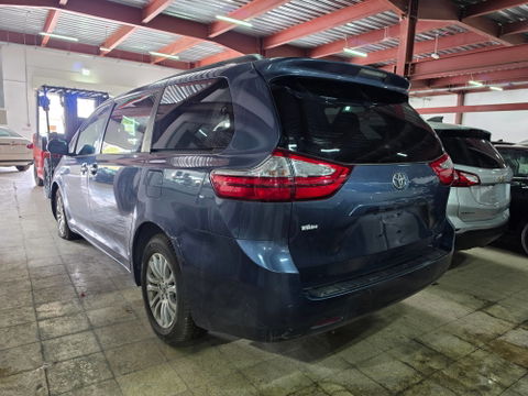 2015 TOYOTA SIENNA at Marhaba Auctions