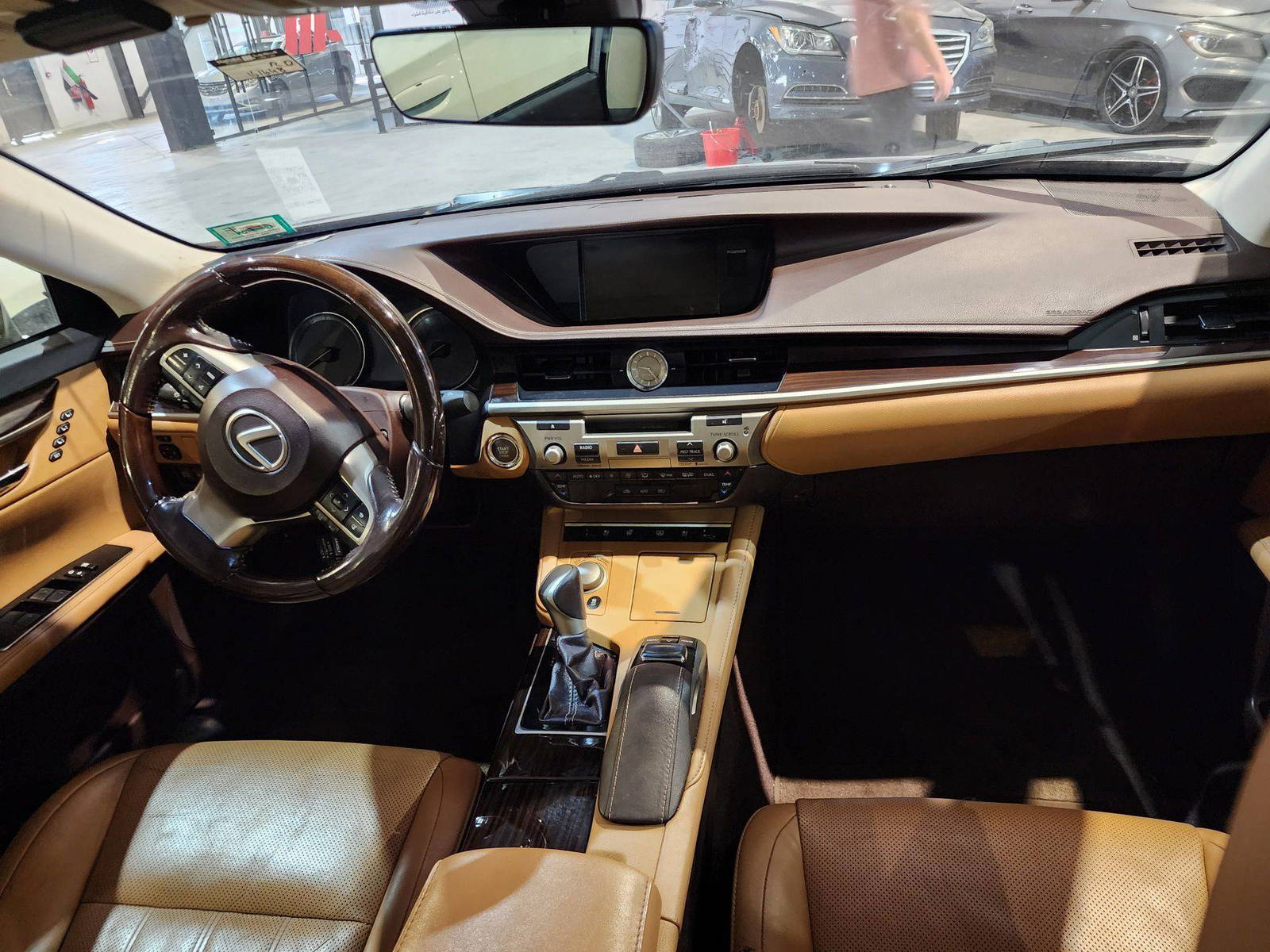 2016 LEXUS ES 350 — 161648 Miles — Lot 34117 — Al Quoz - Marhaba Auctions Used Cars - Image 8