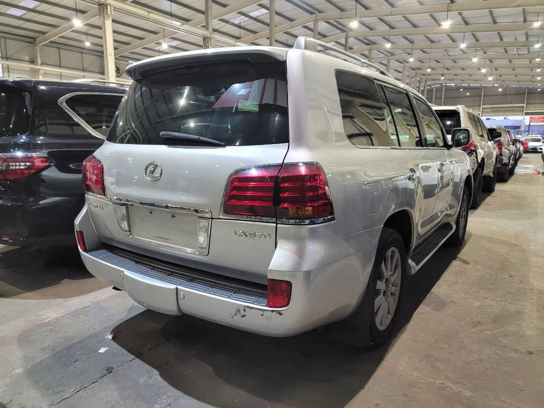 2008 LEXUS LX 570 — 371164 KM — Lot 001561 — Main - Marhaba Auctions Used Cars - Image 4