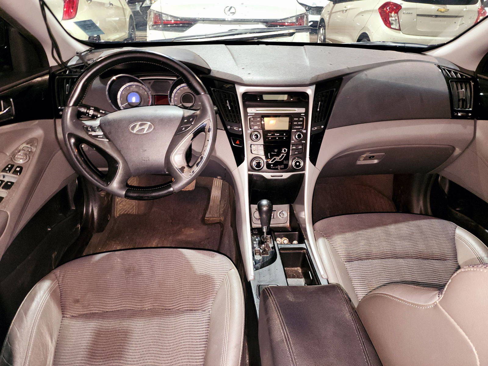 2010 HYUNDAI SONATA — 186154 KM — Lot 095094 — Souq - Marhaba Auctions Used Cars - Image 7