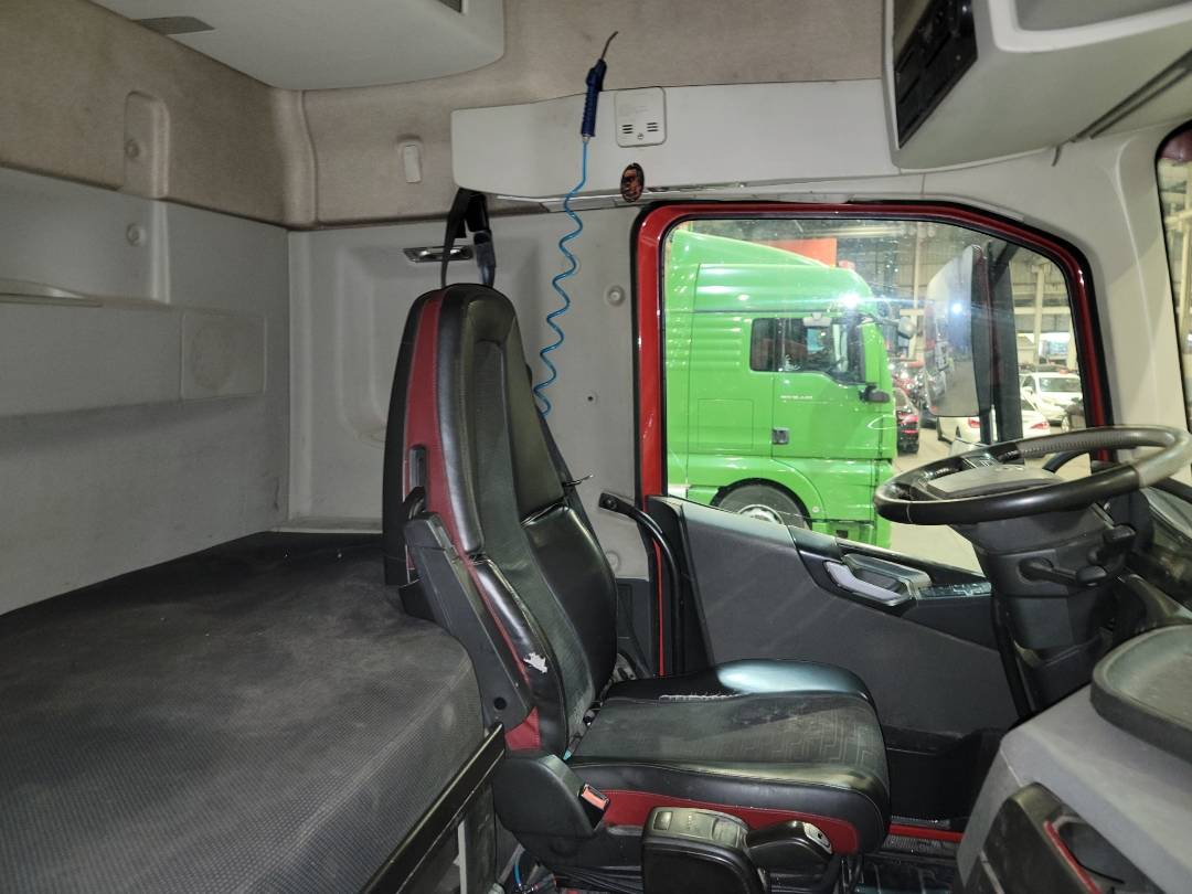 2014 VOLVO FH-Series — 984518 KM — Lot 676824 — Main - Marhaba Auctions Used Cars - Image 11