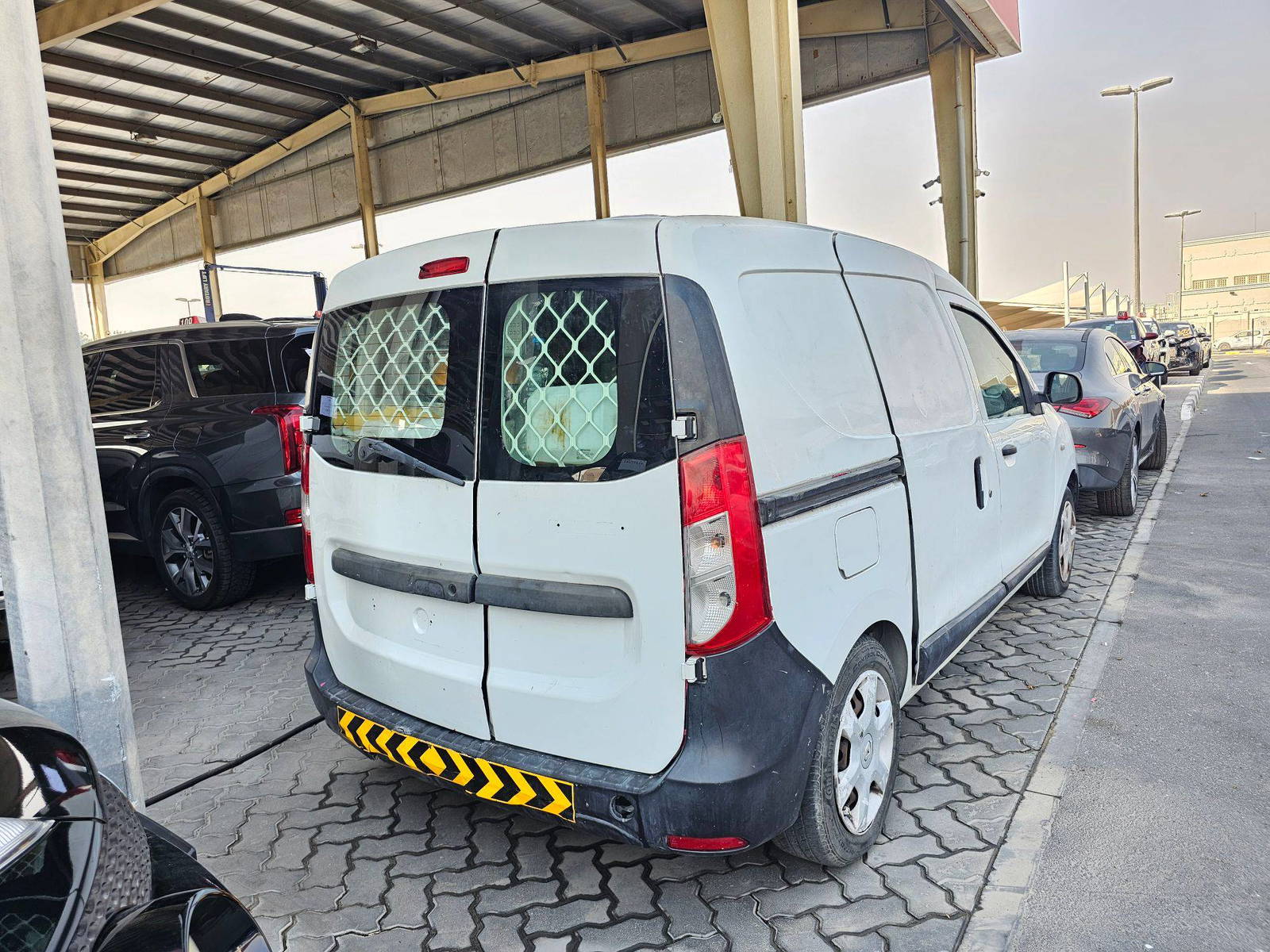 2016 RENAULT HD001 — 296420 KM — Lot 45GG529154 — Souq - Marhaba Auctions Used Cars - Image 3