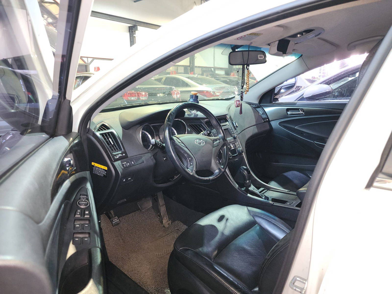 2014 HYUNDAI SONATA — 183657 KM — Lot 626536 — Al Quoz - Marhaba Auctions Used Cars - Image 9
