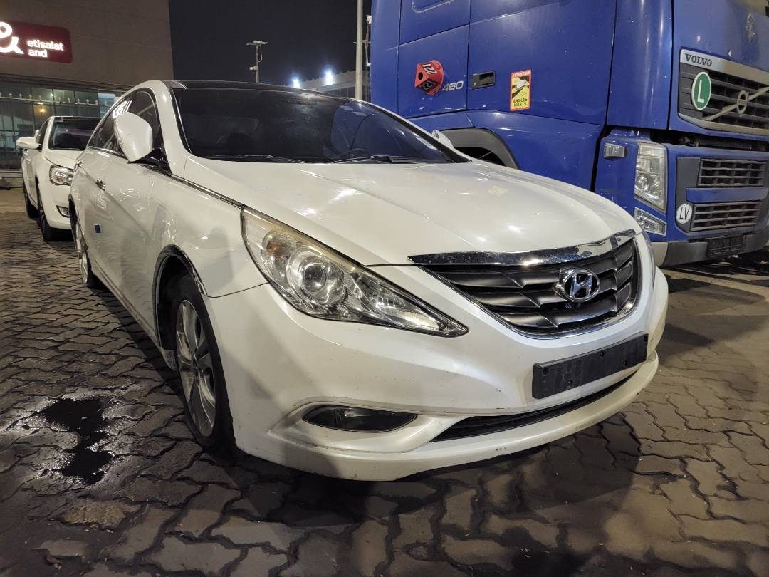 2010 HYUNDAI SONATA — 81590 KM — Lot 076502 — Main - Marhaba Auctions Used Cars - Image 4