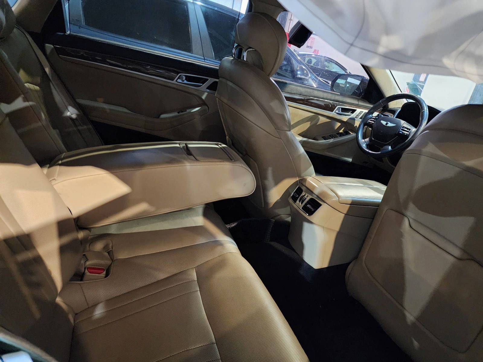 2015 HYUNDAI GENESIS — 96597 Miles — Lot 40099452 — Souq - Marhaba Auctions Used Cars - Image 7