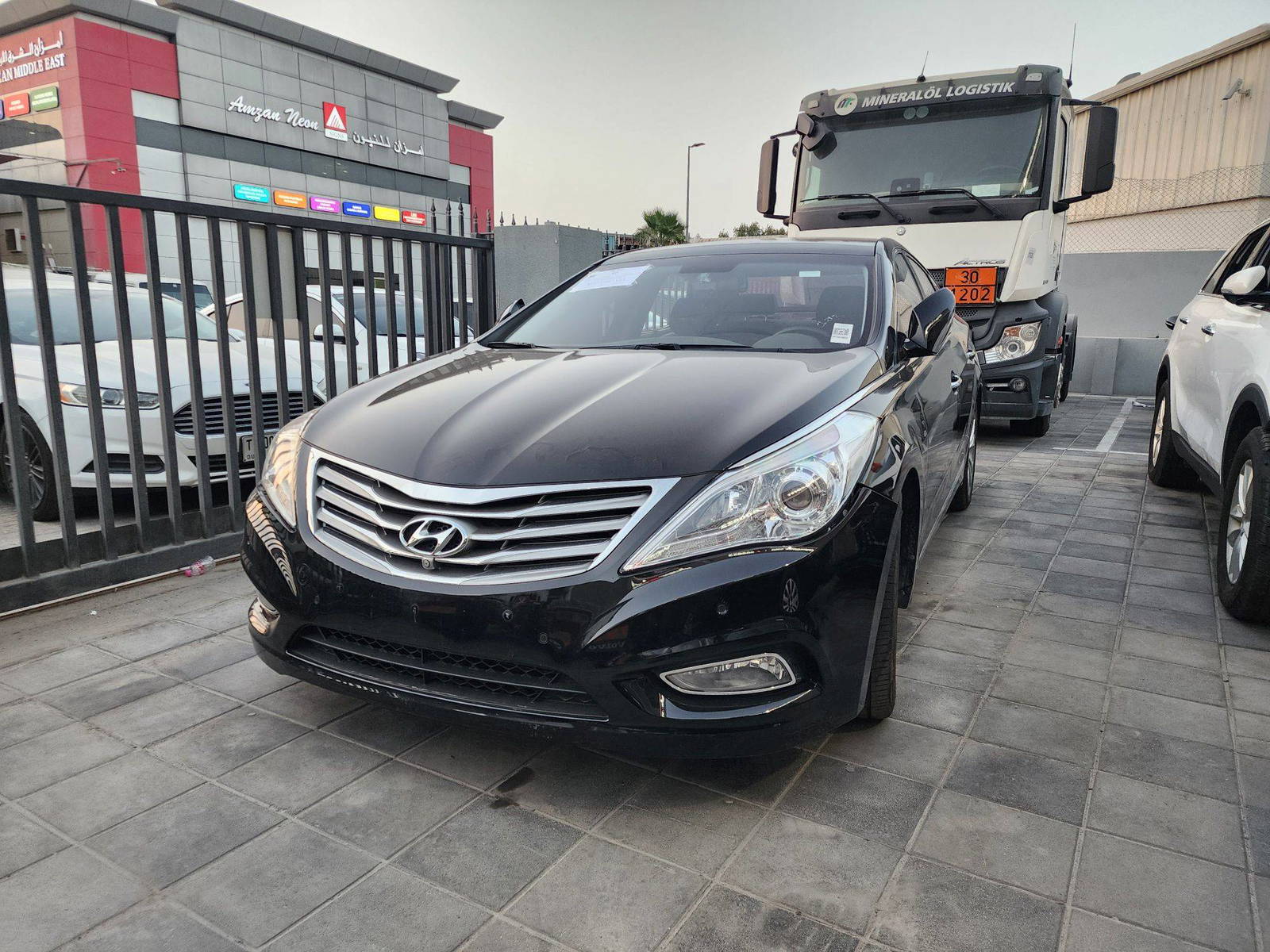 2012 HYUNDAI GRANDEUR — 139810 KM — Lot 214549 — Al Quoz - Marhaba Auctions Used Cars - Image 4