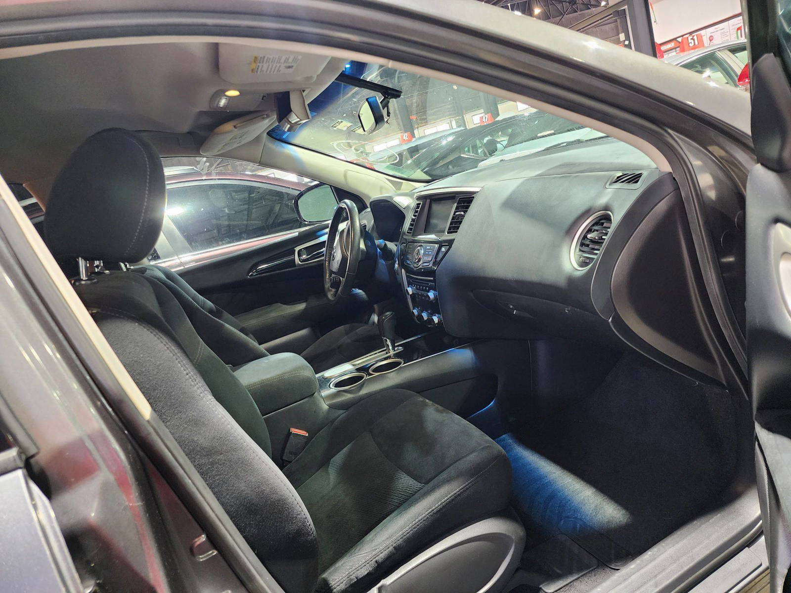2015 NISSAN PATHFINDER — 160509 Miles — Lot 90054 — Al Quoz - Marhaba Auctions Used Cars - Image 9