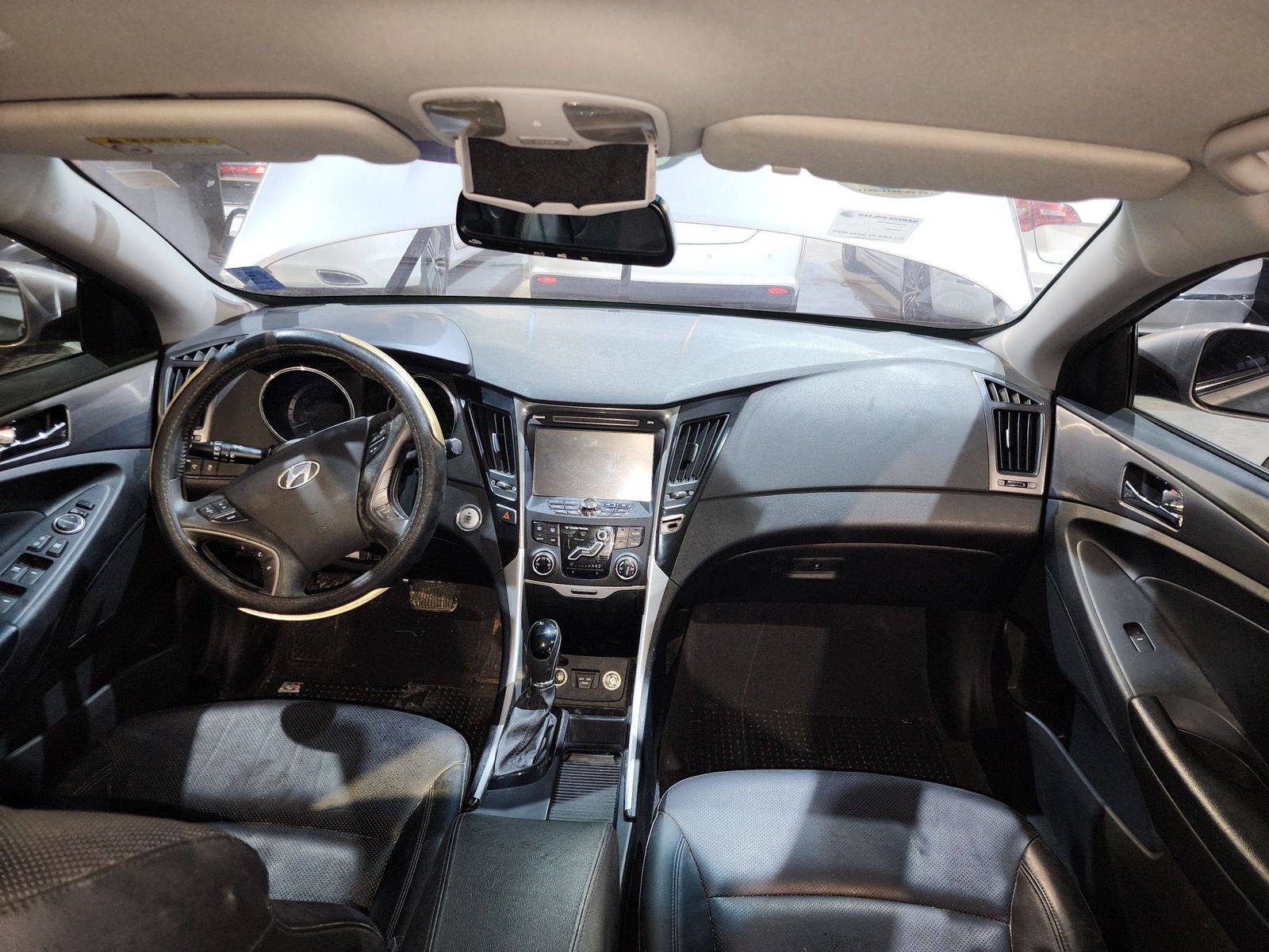 2012 HYUNDAI SONATA — 123940 KM — Lot 030977 — Al Quoz - Marhaba Auctions Used Cars - Image 8