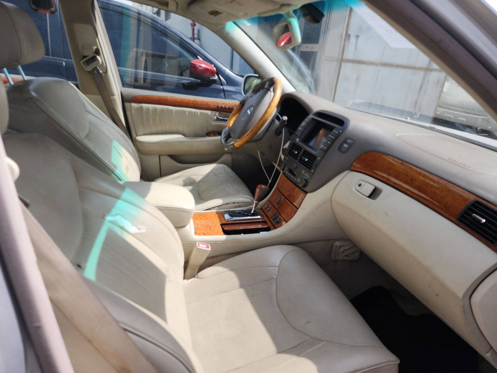 2004 LEXUS LS 430 — 141874 Miles — Lot 2105487 — Souq - Marhaba Auctions Used Cars - Image 9