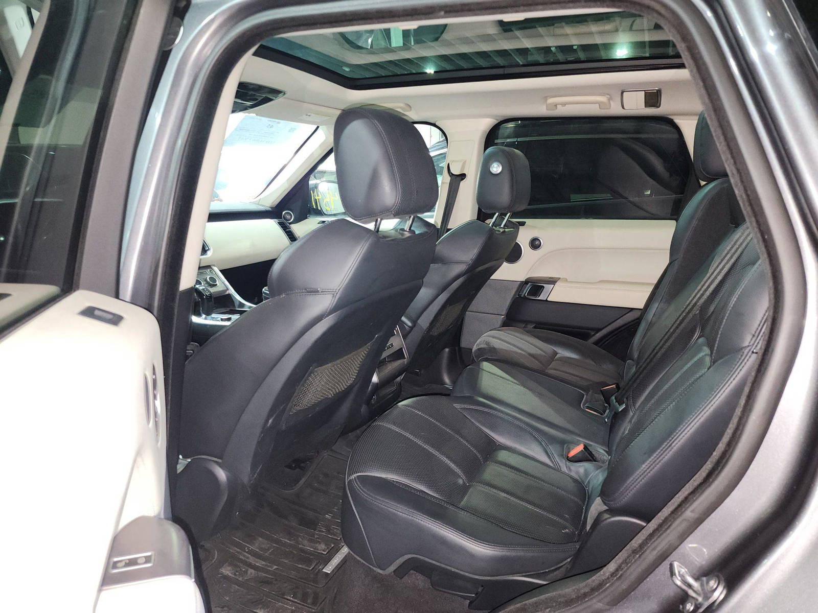 LAND ROVER RANGE ROVER SPORT 2015 - Marhaba Auction Used Cars - Image 8